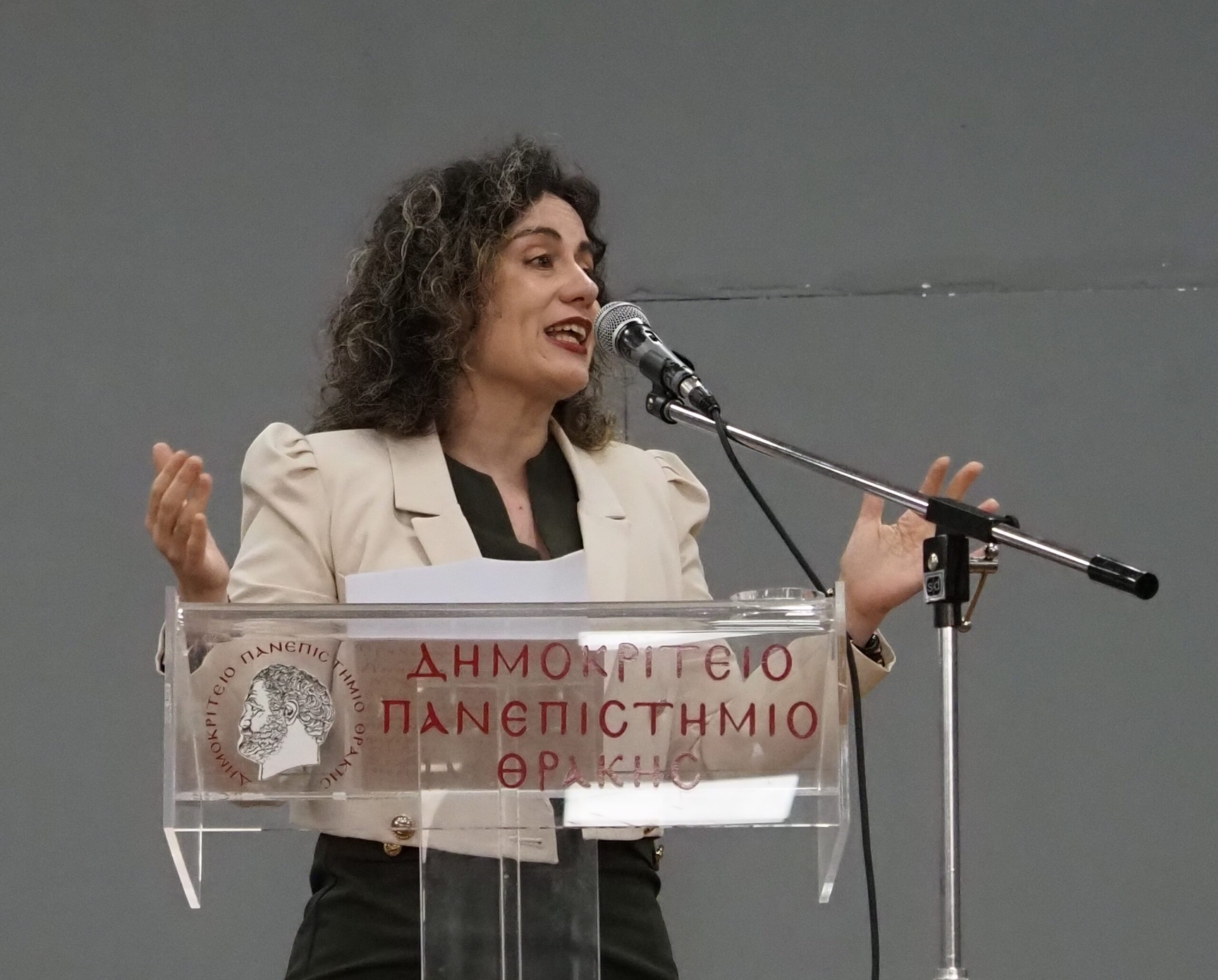 6. Η Καθηγήτρια κ. Ελ. Φάσσα